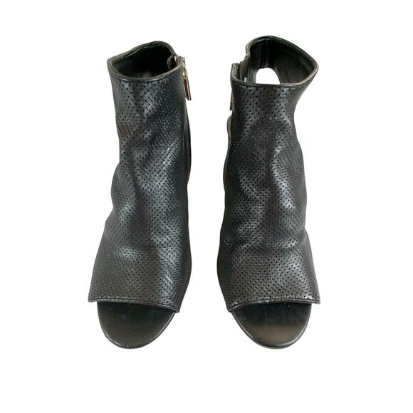 DKNY! BLACK PERFORATED GENUINE LEATHER PREP TOE OPEN CHUNKY HEELS! SZ 8.5M - Picture 4 of 10
